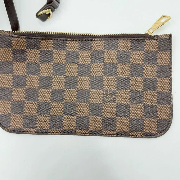 Checkered Brown Tote Bag with Pouch - Picture 7 of 10